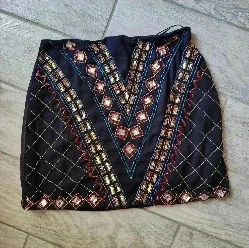 Missguided beaded mini size 6 (51)